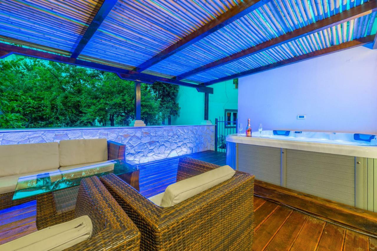 Alena Luxury Apartment With Jacuzzi Сплит Екстериор снимка